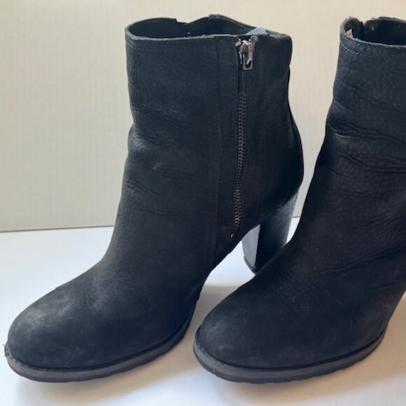 Timberland Black Suede Leather Ankle Boots Heeled Casual Chic Booties - size 8.5 - Picture 1 of 6